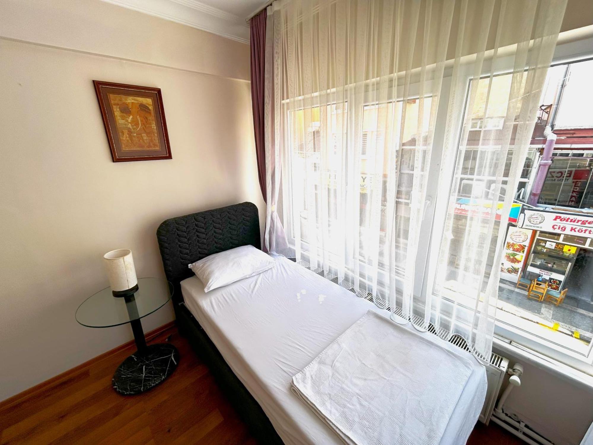 Meydan Pansiyon Uskudar Hotel Истанбул Екстериор снимка